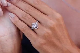 Comment vérifier l’authenticité d’une bague de luxe d’occasion ?